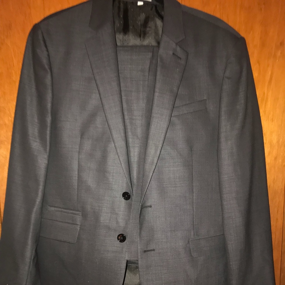 Express Photographer Grey Suit